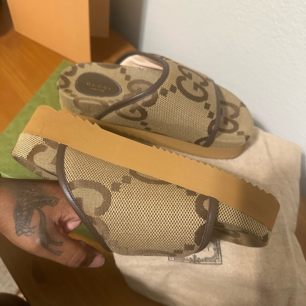 ⚡️FLASH SALE⚡️ Gucci Jumbo GG Platform Slides 38 - Picture 9 of 9